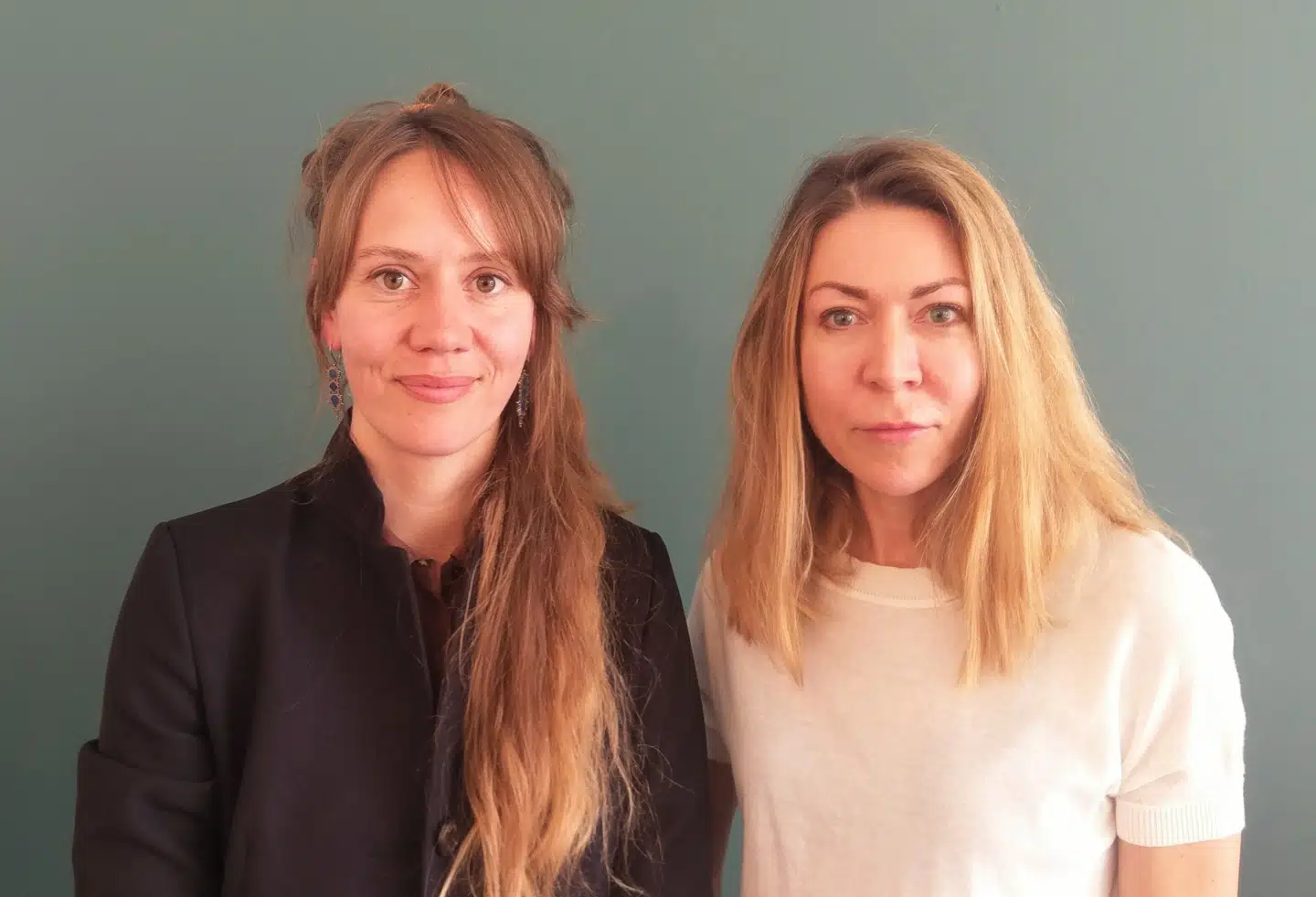 Arkæolog Trine Kjellberg Nielsen og Lone Frank.