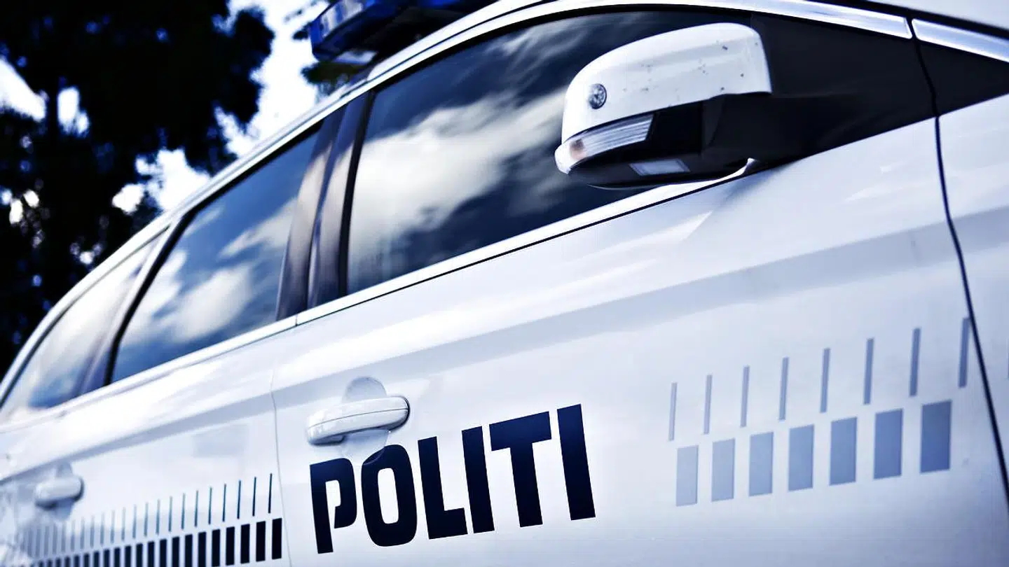 En lastbil er mandag morgen brudt i brand på en rasteplads ved Vestmotorvejen.