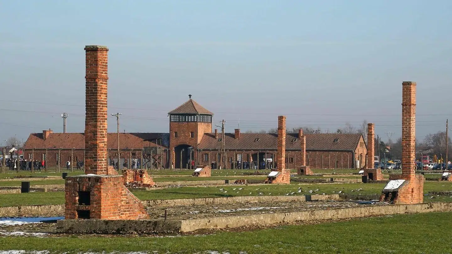 Dele af Auschwitz-koncentrationslejren står stadig og udgør af de tydeligste symboler på de nazistiske jødeudryddelser.