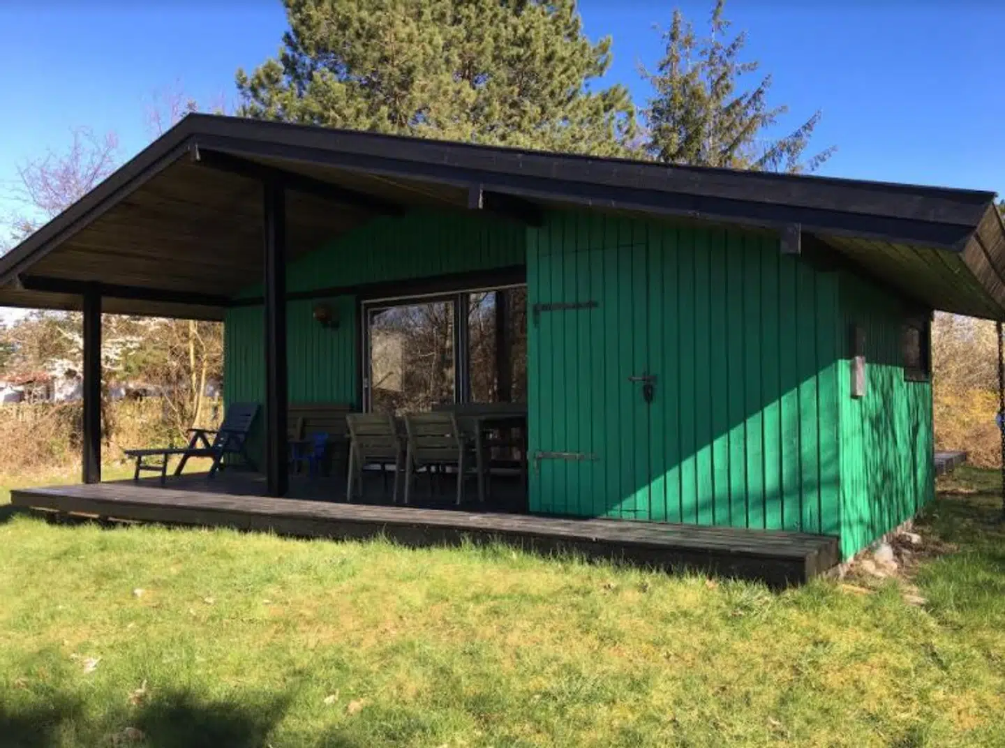 Det er dette sommerhus, som Karin Røssel Hoffmanns far ejede og sandsynligvis betalte for meget i skat af.