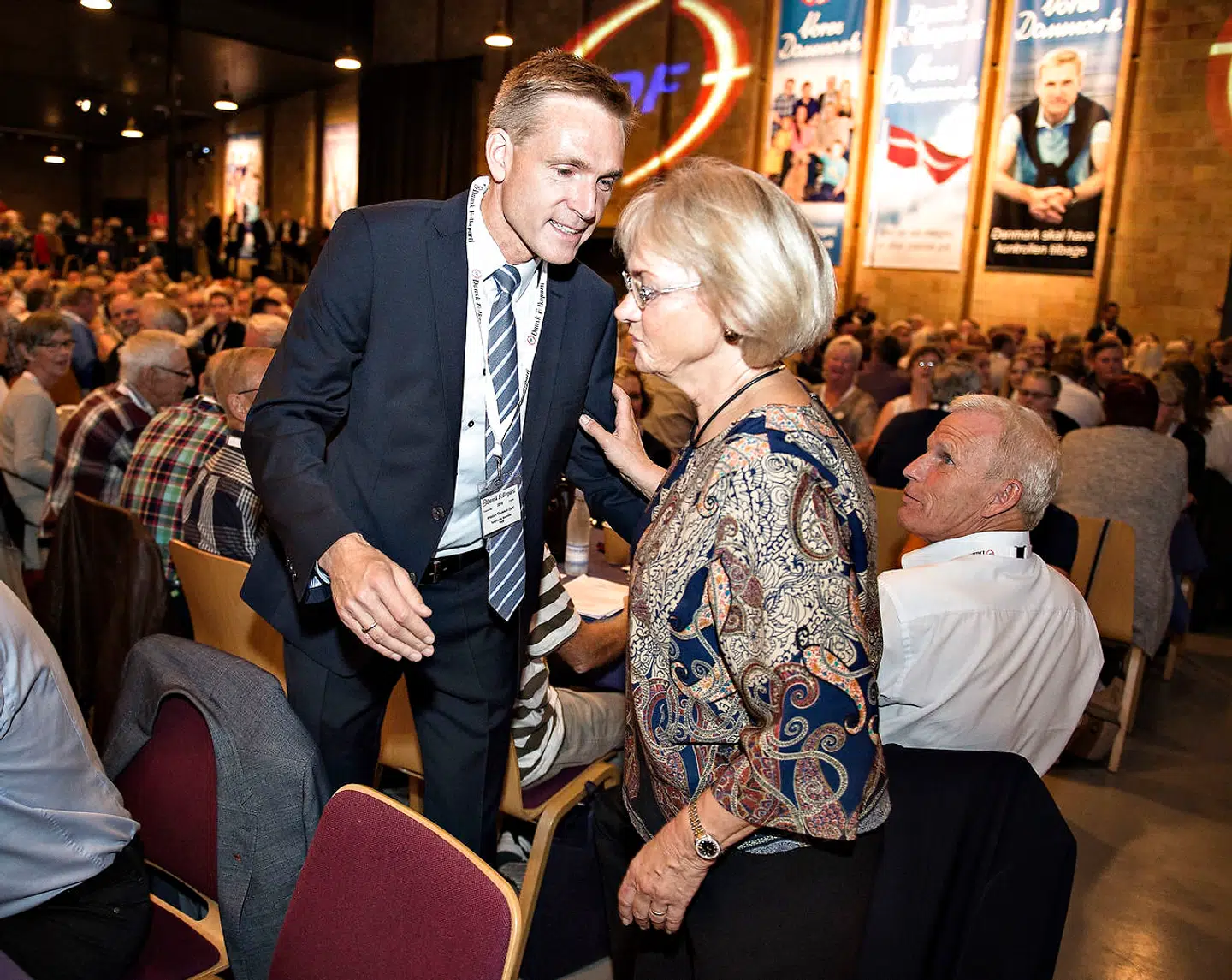 Kristian Thulesen Dahl har fortalt, at beslutningen om at nedlægge Dansk Folkepartis centrale koordinationsudvalg på ingen måde hænger sammen med, at der netop er udkommet en kritisk portrætbog om DF-formanden. Men selv i DF-toppen berettes der om, at det ikke er hele sandheden.
