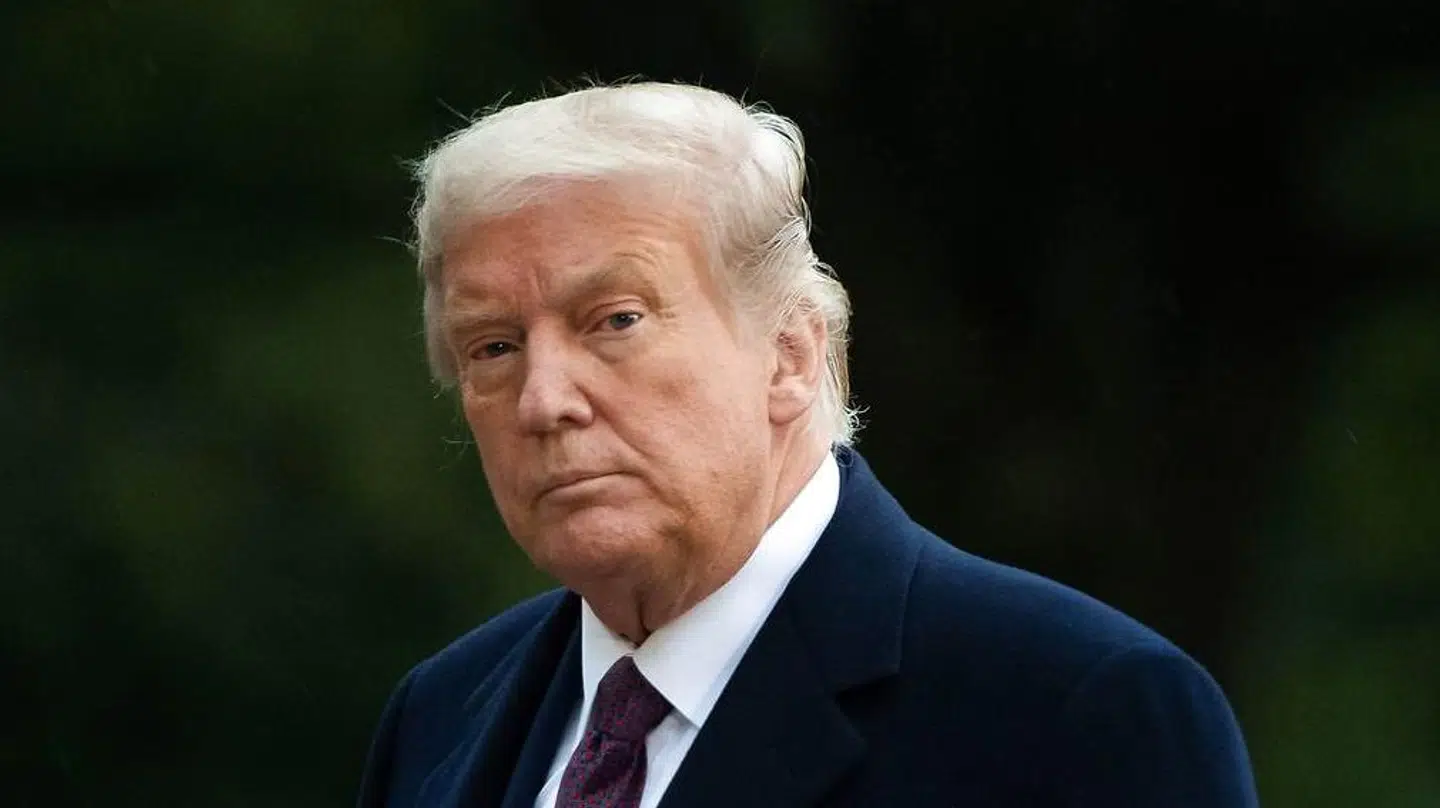 Donald Trumps nære rådgiver er angiveligt smittet med coronavirus.