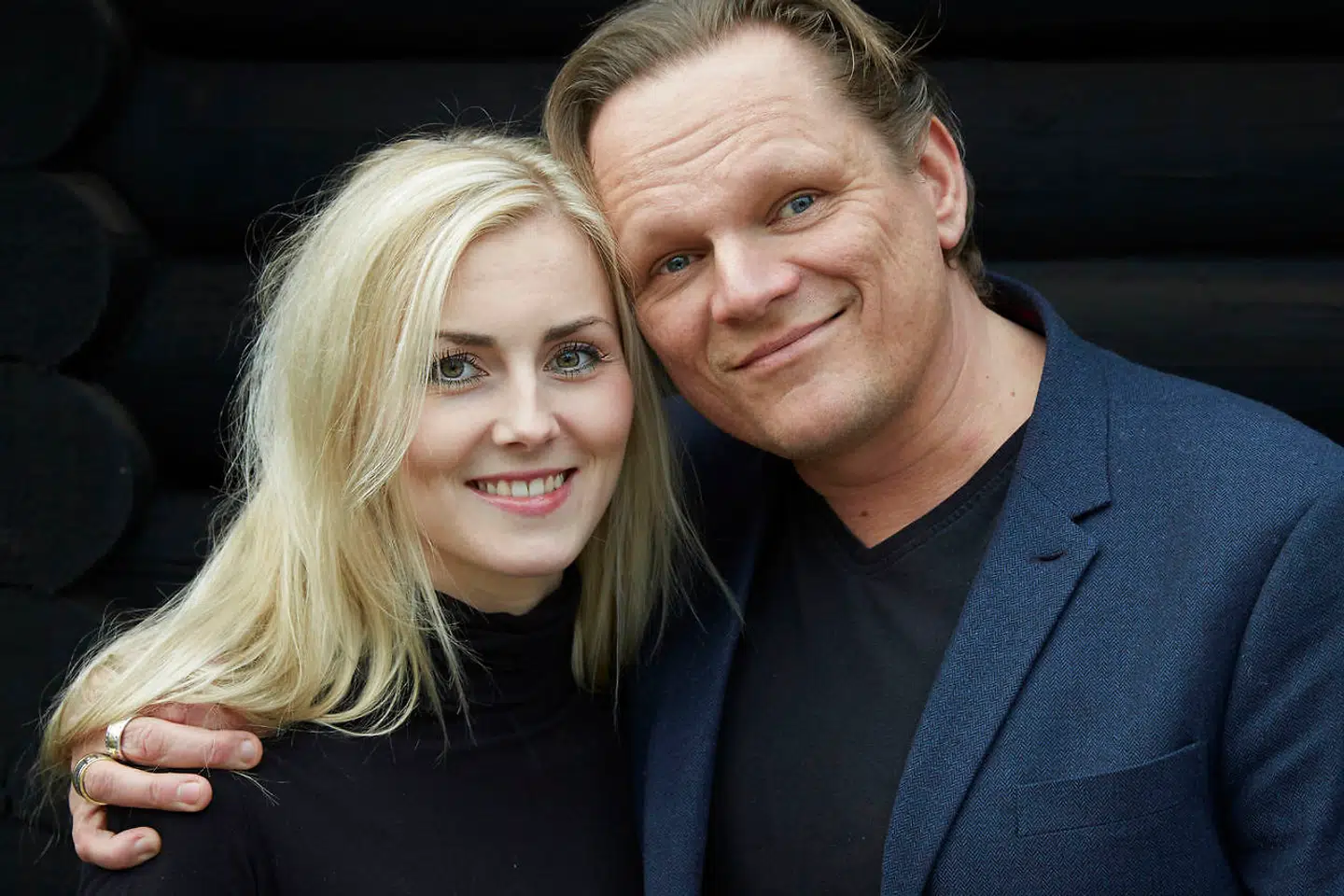 Sigurd Barrett og Heiðrun Petersen mødte hinanden ved en koncert i 2015. Efter nogle måneder blev de kærester, hun flyttede ind, og sidste år gik han på knæ for hende.