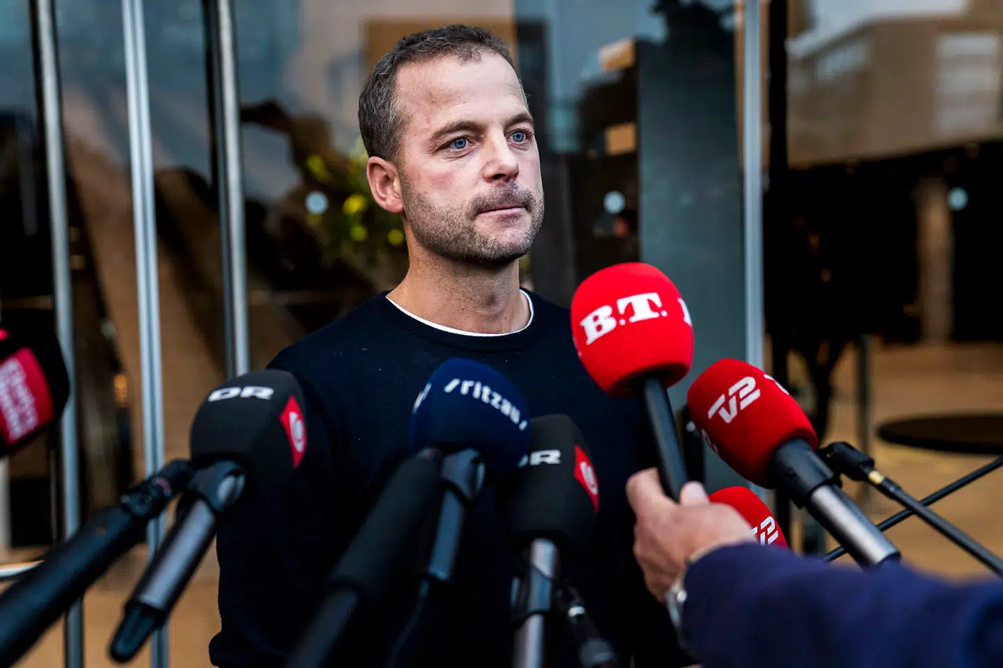 Morten Østergaard melder sin afgang efter gruppemøde i den Sorte Diamant København. Sofie Carsten Nielsen overtager titlen som politisk leder hos de Radikale.De Radikale holder gruppemøde efter flere dagens tumlen rundt med Lotte Rods krænkelsessag, i den Sorte Diamant i København, onsdag den 7. oktober 2020. (Foto: Martin Sylvest)