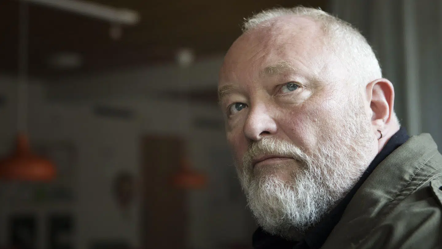 Bjarne Henriksen som socialrådgiveren Lars på jagt efter sandheden.