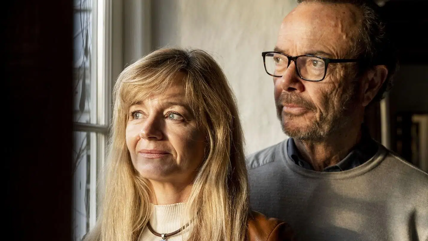 Peter Forchhammer med sin kone Maibritt. Parret måtte sælge en del af deres have for at redde huset, efter han gik konkurs.