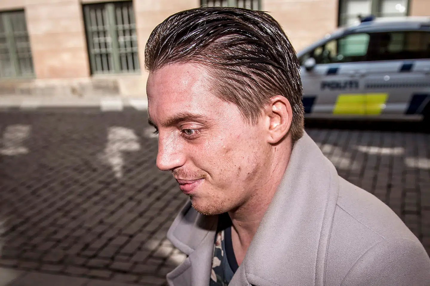 Fodboldspilleren Nicki Bille skal, tiltalt for fem forskellige forhold, møde i Københavns Byret, torsdag den 25. april 2019. 31-årige Nicki Bille er tiltalt for at have truet en person med et luft- og fjedervåben og for at transportere våbnet på uforsvarlig vis. Derudover går anklagerne på, at Bille har været i besiddelse af cirka et kvart gram kokain, slået en dørmand med knytnæve og truet en sygeplejerske med vold. Nicki Bille nægter sig skyldig i alle anklager, har hans advokat oplyst.. (Foto: Mads Claus Rasmussen/Ritzau Scanpix)