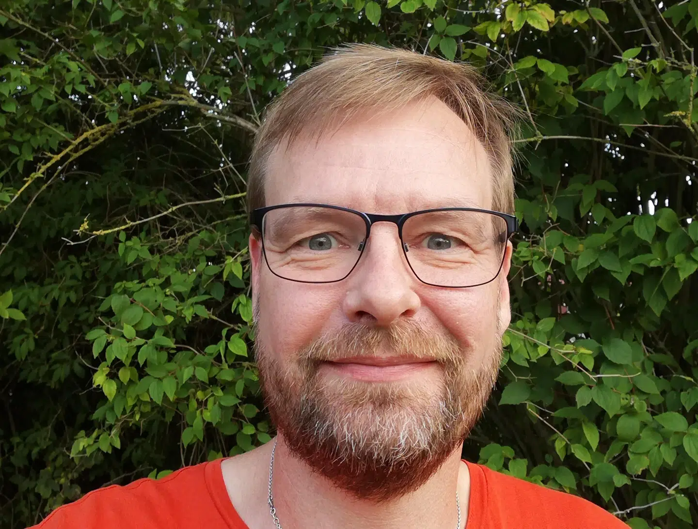 Peter Just er blevet truet på livet af unge indvandrere, som han slet ikke kendte. Det stoppede ham bare på den villavej i Korsør, hvor han boede.