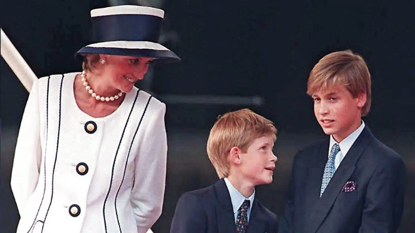 Prinsesse Diana med sine to sønner, prins William og prins Harry, der begge mistede deres mor i en alt for ung alder.