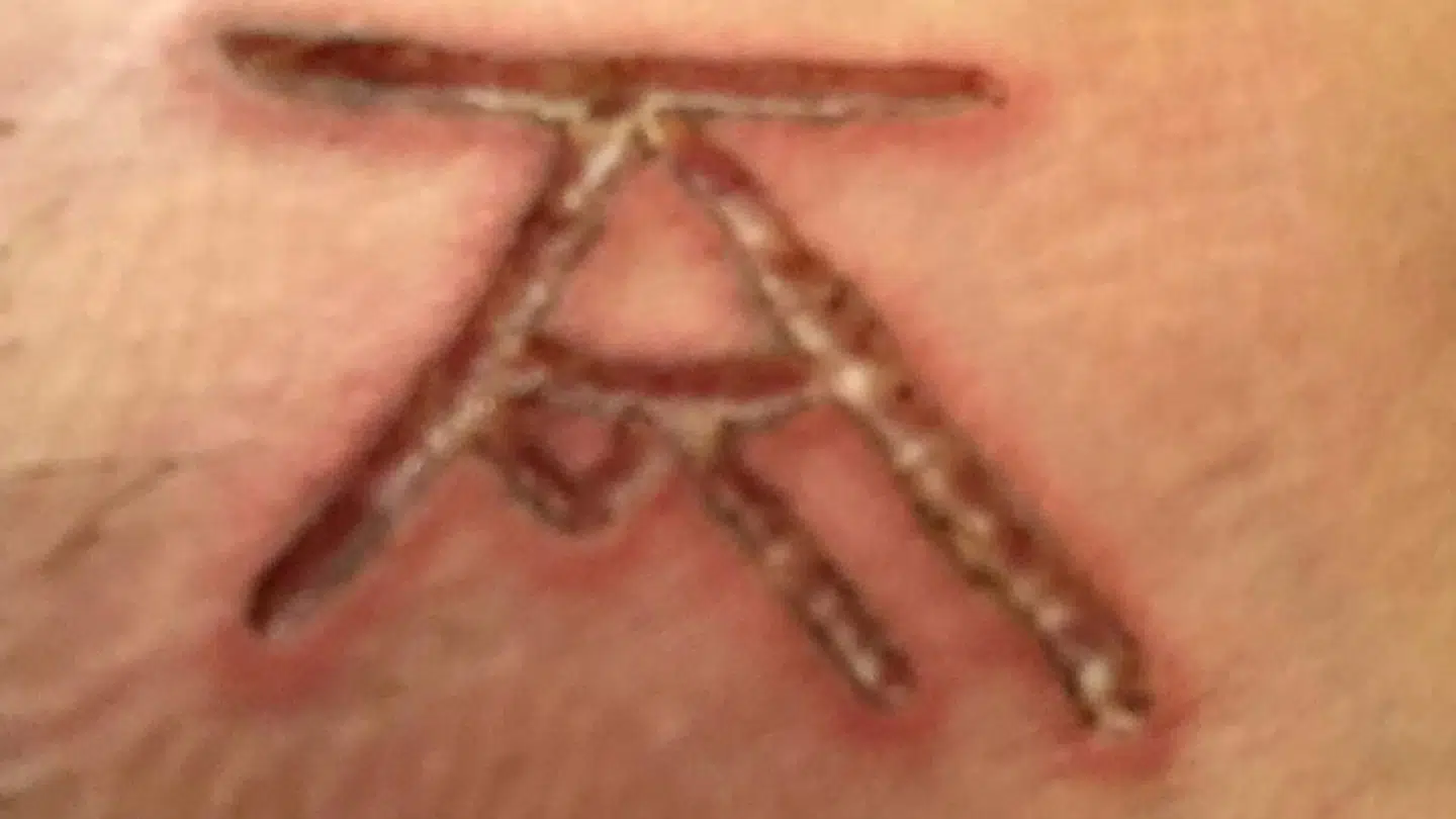 Denne tatovering skulle kvinderne i sexkulten NXIVM have.