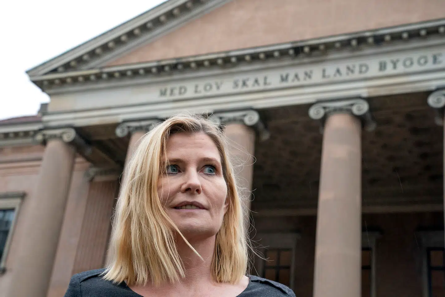 Anna Libak er solidt plantet i den borgerlige lejr. Hun har været redaktør på Berlingske og er nu udlandsredaktør på Weekendavisen. Hun var opstillet for Venstre til Folketinget, men blev ikke valgt ind.