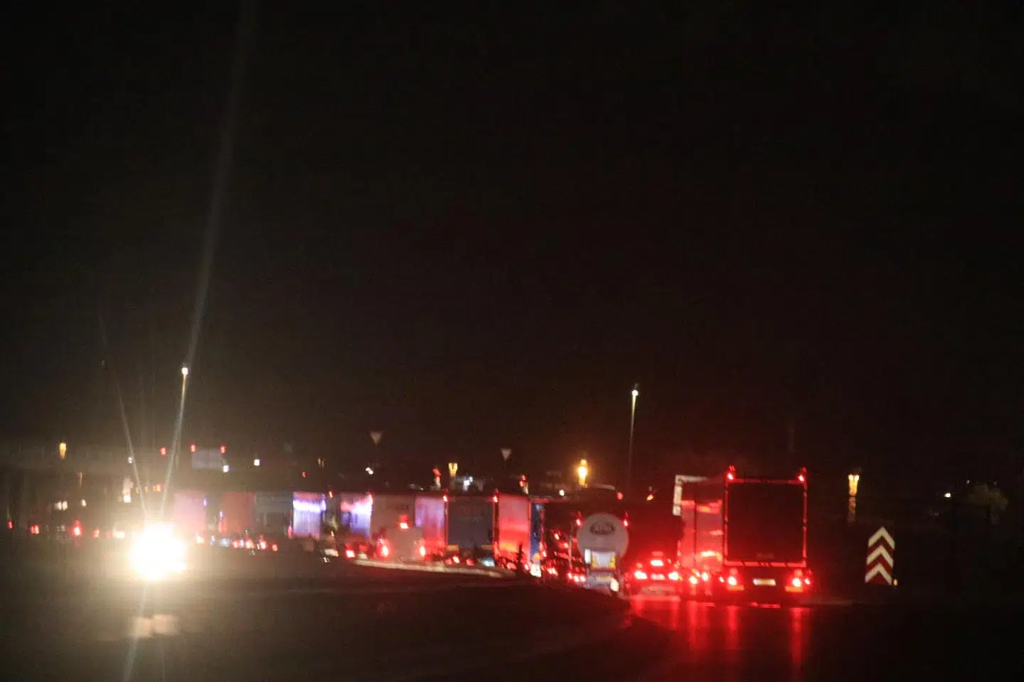 Storebæltsbroen er helt spærret efter to uheld.