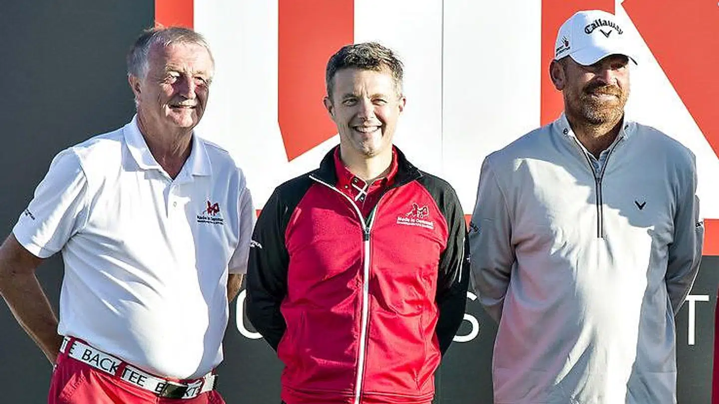 Mange nyrige har kastet sig over golfsporten. Her ses nu afdøde Lars Larsen i en golfturerning i golfklubben Himmerlands Golf & Spa Resort, som dynekongen ejede. Kronprins Frederik og golfspilleren Thomas Bjørn kom også forbi.