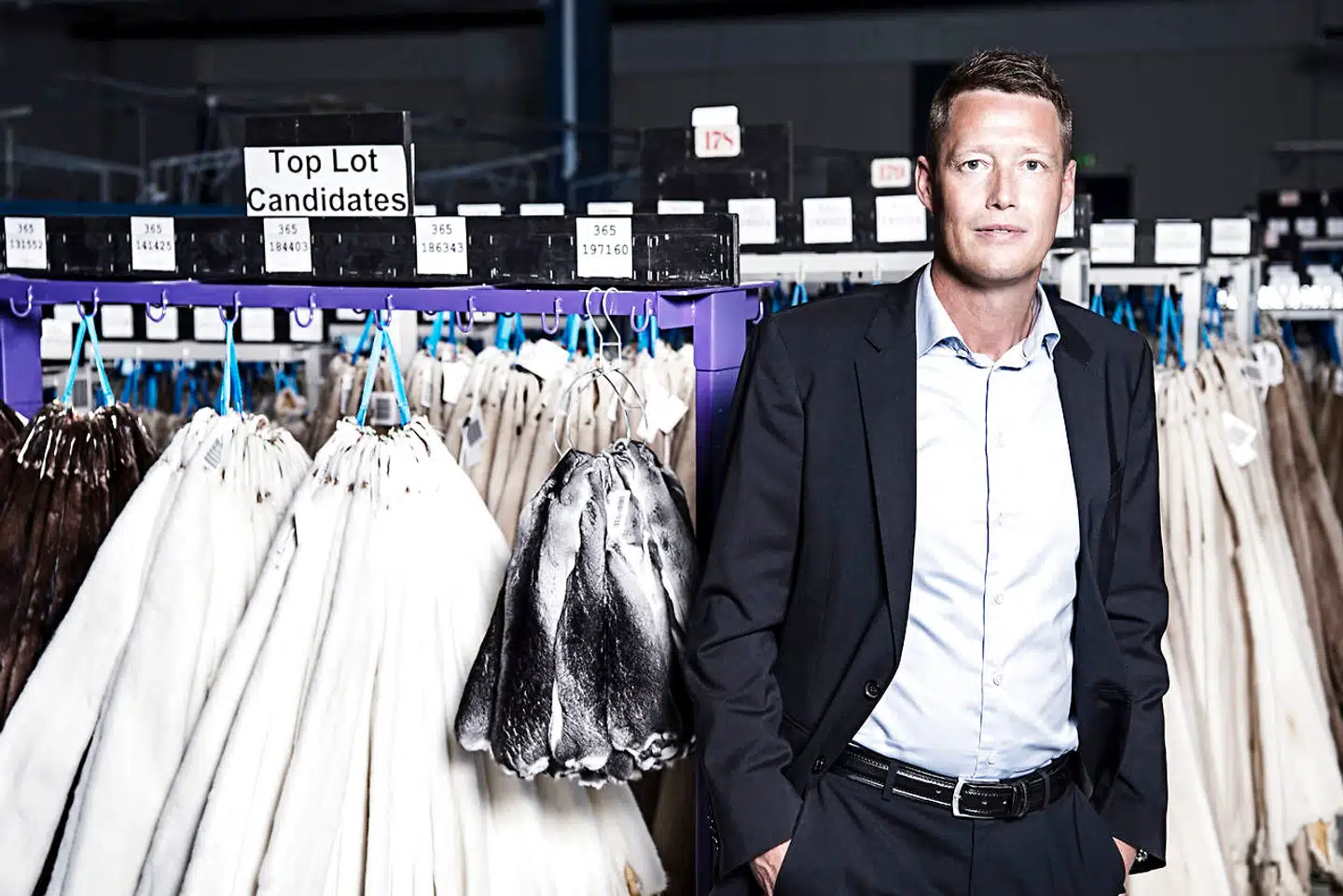 Jesper Lauge Christensen, direktør fpr Kopenhagen Fur, oplyser, at virksomheden lukker, fordi regeringen har besluttet at slå alle mink i Danmark ned.