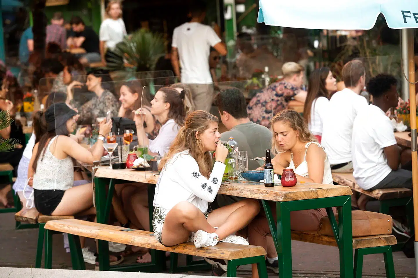 (Arkiv) Amerikanske forskere har blandt andet set nærmere på smitterisikoen på restauranter og cafeer. EPA/EVERT ELZINGA