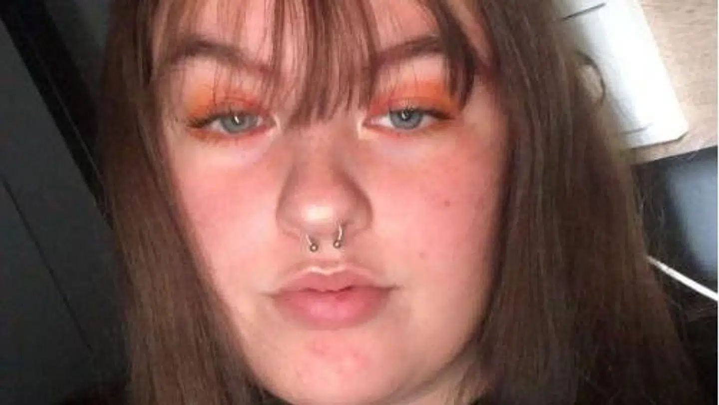 17-årige Astrid Sørensen, der bor i den nedlukkede Frederikshavn Kommune, savner sine klassekammerater.