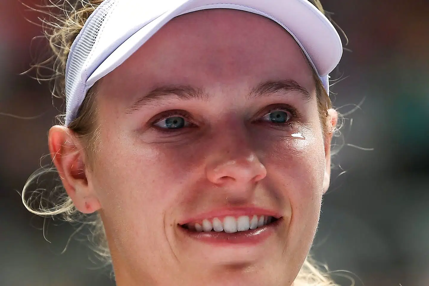 Denmark's Caroline Wozniacki reacts after defeat against Tunisia's Ons Jabeur during their women's singles match on day five of the Australian Open tennis tournament in Melbourne on January 24, 2020. Et af dansk idræts største navne og en international stjerne takkede af, hvor hun i 2018 vandt sin største sejr. Caroline Wozniacki fik den afsked, hun ønskede. Det skriver Ritzau, fredag den 24. januar 2020.. (Foto: GREG WOOD/Ritzau Scanpix)