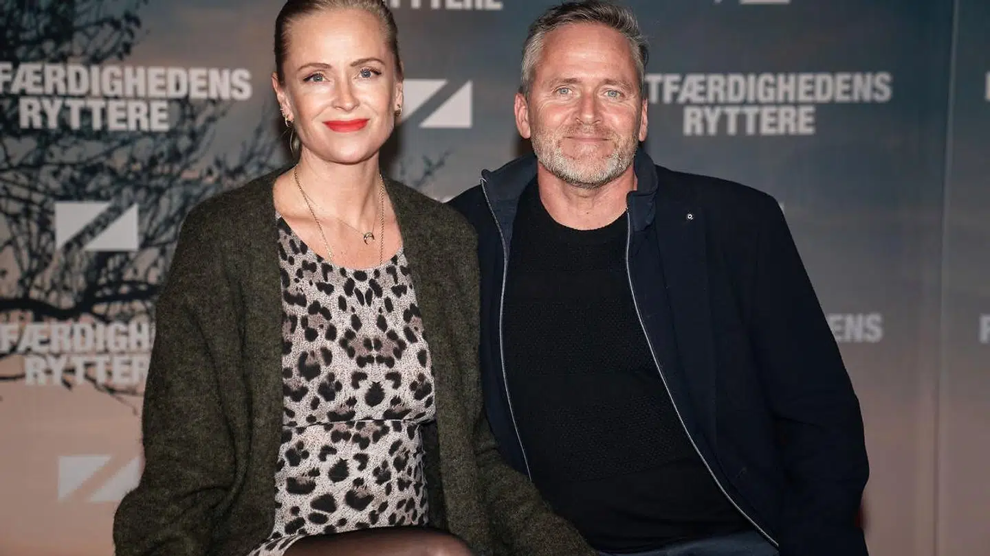 Anders Samuelsen og Christina Sunn til gallapremieren på Anders Thomas Jensens komedie "Retfærdighedens ryttere" i Imperial i København onsdag den 18. november 2020. (Foto: Emil Helms/Ritzau Scanpix)
