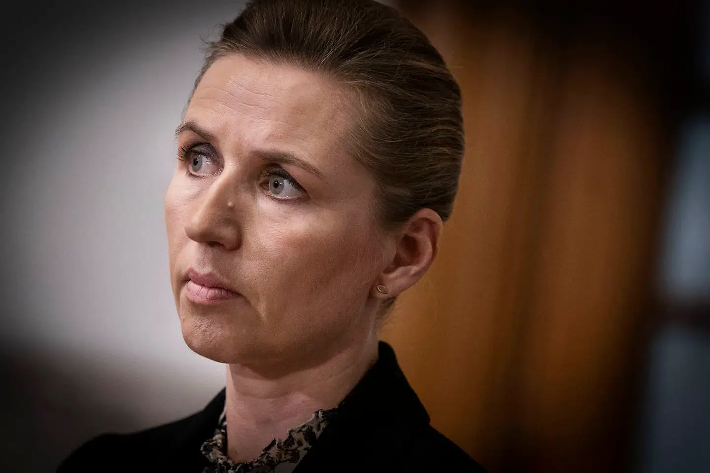 Mette Frederiksens position er ikke truet, vurderer Henrik Qvortrup.