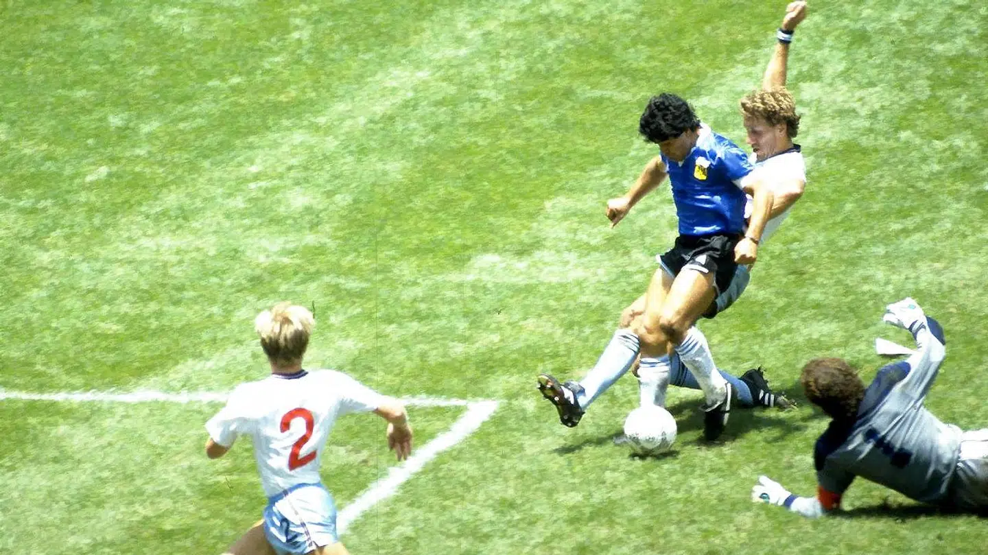Det legendariske mål på Azteca-stadion i Mexico City i 1986, hvor Maradona afdriblede et helt engelsk landshold.