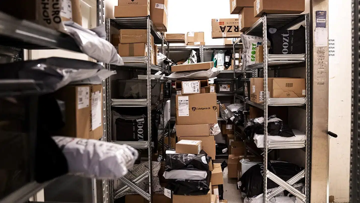 Pakkerne kommer til at hobe sig op i de kommende uger hos posthuse og kiosker.