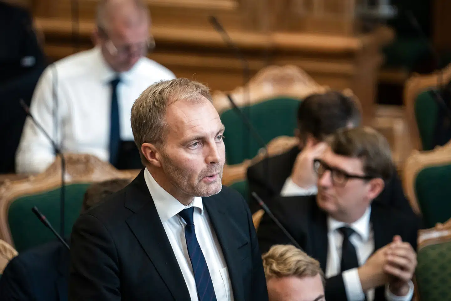 Peter Skaarup (DF) er forarget over, at halvdelen af de bandekriminelle får offentlig forsørgelse.