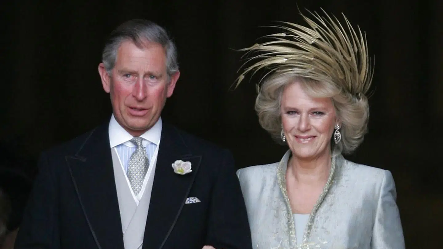 Her ses Camilla og prins Charles, da de fik en kirkelig velsignelse oven på deres civile bryllup. Det fandt sted den 9. april 2005 i Windsor.
