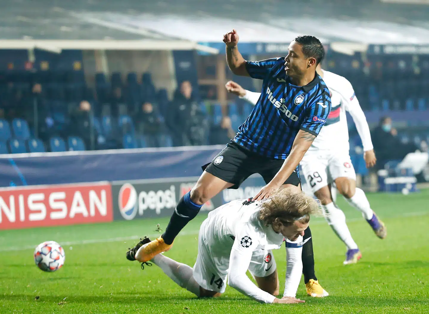 Soccer Football - Champions League - Group D - Atalanta v FC Midtjylland - Stadio Atleti Azzurri, Bergamo, Italy - December 1, 2020 Atalanta's Luis Muriel in action with FC Midtjylland's Alexander Scholz REUTERS/Alessandro Garofalo