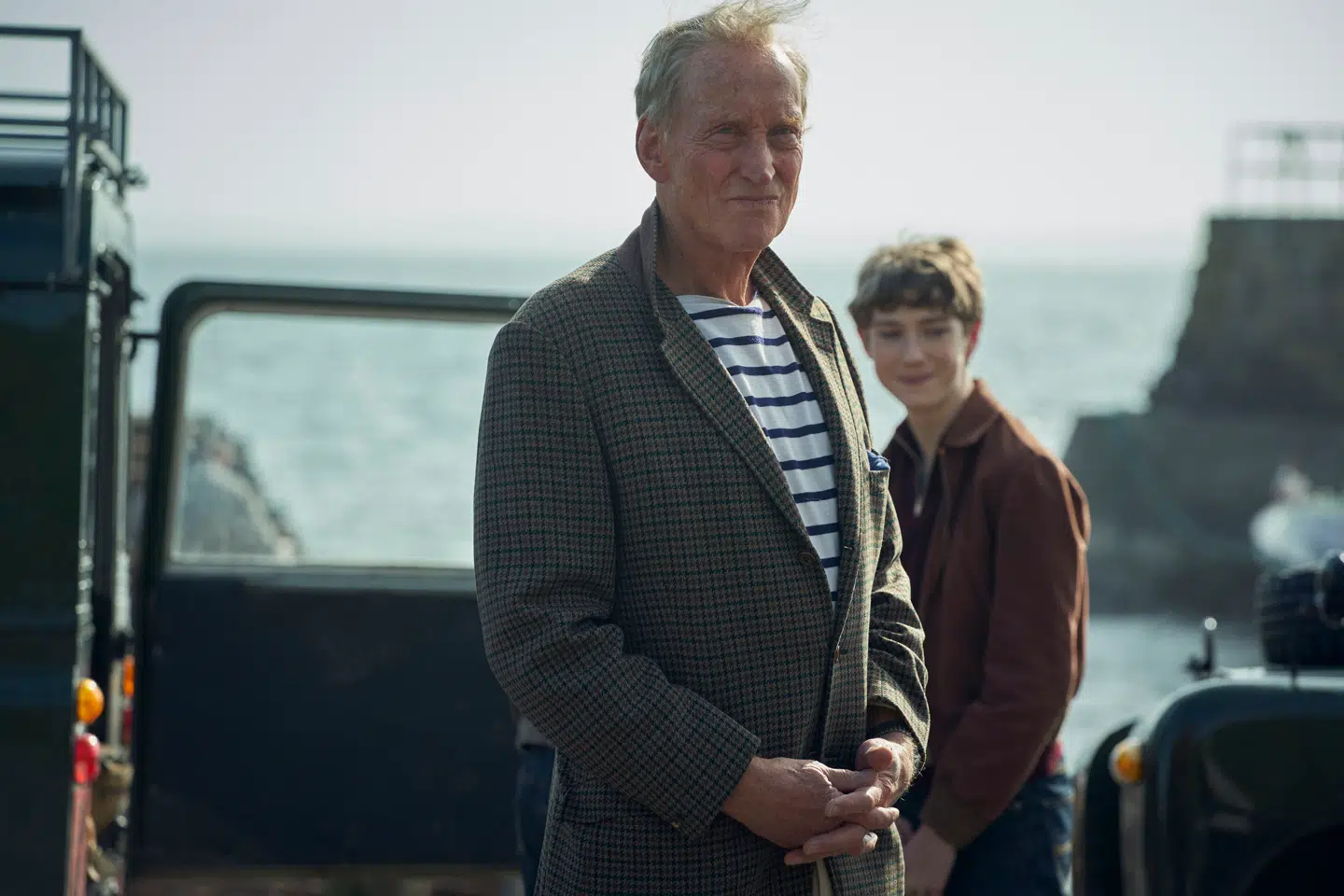 Scene fra Netflix serien 'The Crown'. Her Charles Dance i rollen som lord Mountbatten.
