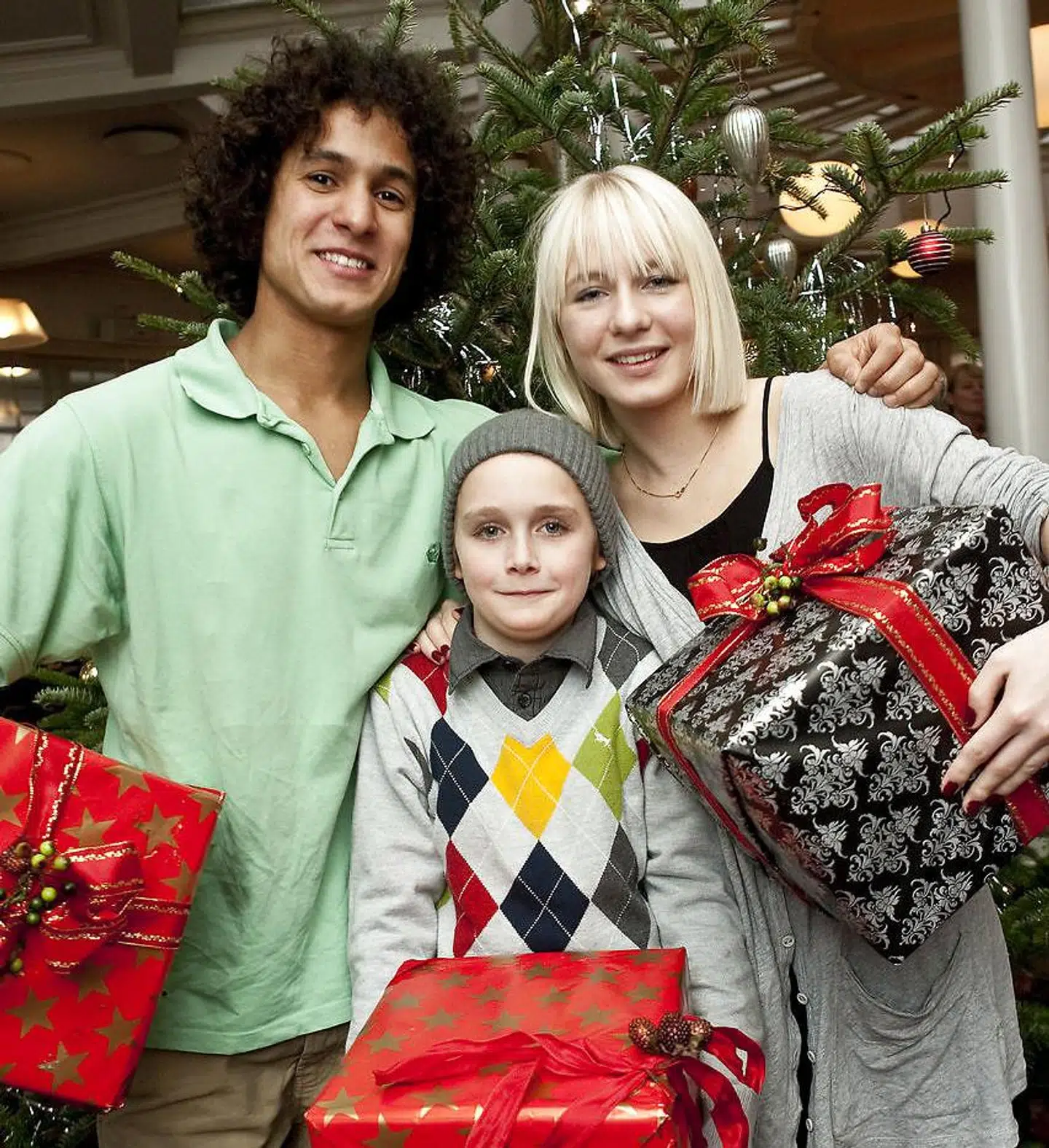 Jonathan Werner Juel sammen med sine medspillere Sebastian Aagaard-Williams og Pernille Høier, da 'Jesus og Josefine' blev genudsendt i 2009. Her var han 12 år.