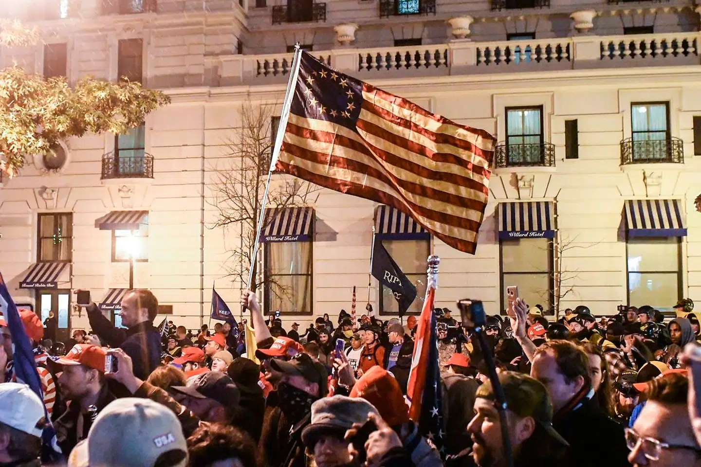 I alt 23 personer er anholdt i forbindelse med uroligheder i Washington lørdag aften. Stephanie Keith/Getty Images/AFP