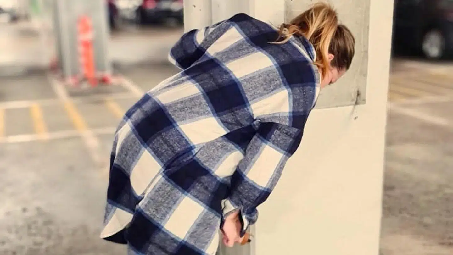 Rikke Ganer-Tolsøe med veer på Hvidovre Hospitals parkeringsplads. (Privatfoto)