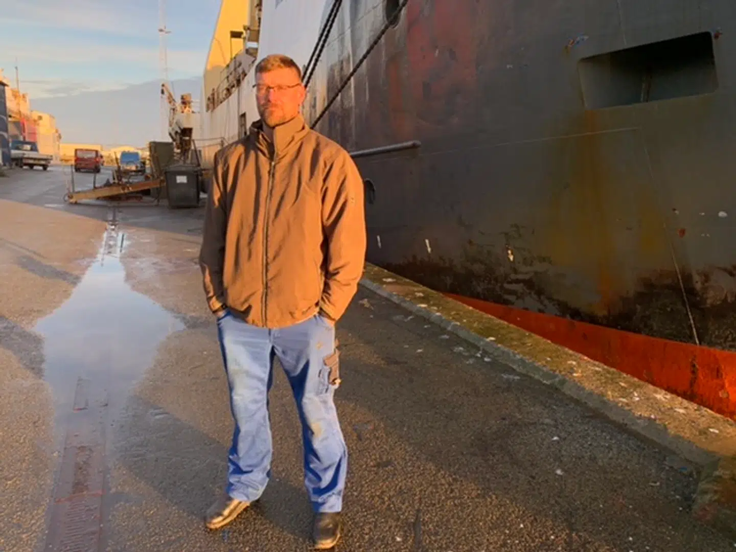 »Det er ikke spændende. Det er nervepirrende,« siger den 40-årige fiskeskipper og reder Svenn Anker Grønkjær fra Hanstholm om Brexit-forhandlingerne.Foto: Jens Anton Havskov