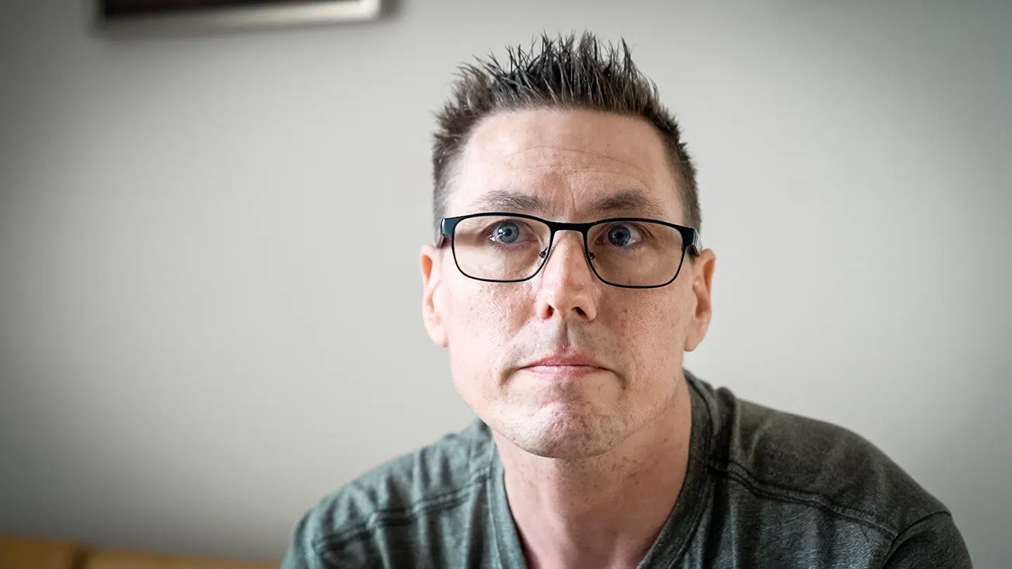 »Det er fuldstændig vanvittig,« siger kræftsyge Anders Bonnemann, der fik besked om, at der på Aarhus Universitetshospital skulle gå seks måneder fra symptomerne til han skulle undersøges for ny kræft. Foto: Rasmus Laurvig/Byrd