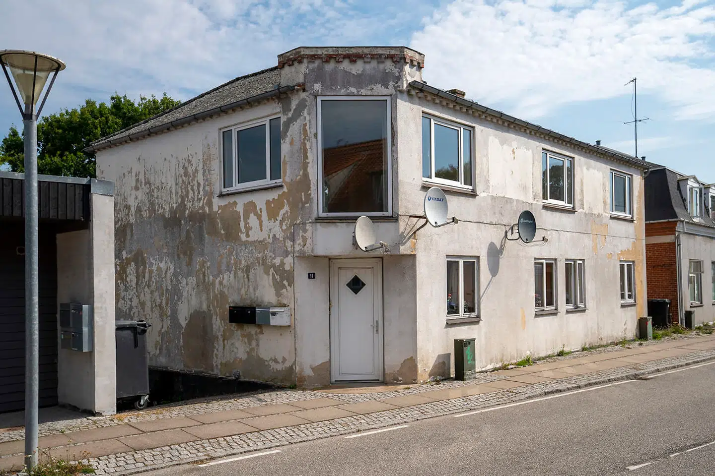 Advokaterne købte sidste år denne ejendom i Store Merløse. Inden da var huset ad flere omgange ejet af et netværk af ejendomspekulanter.