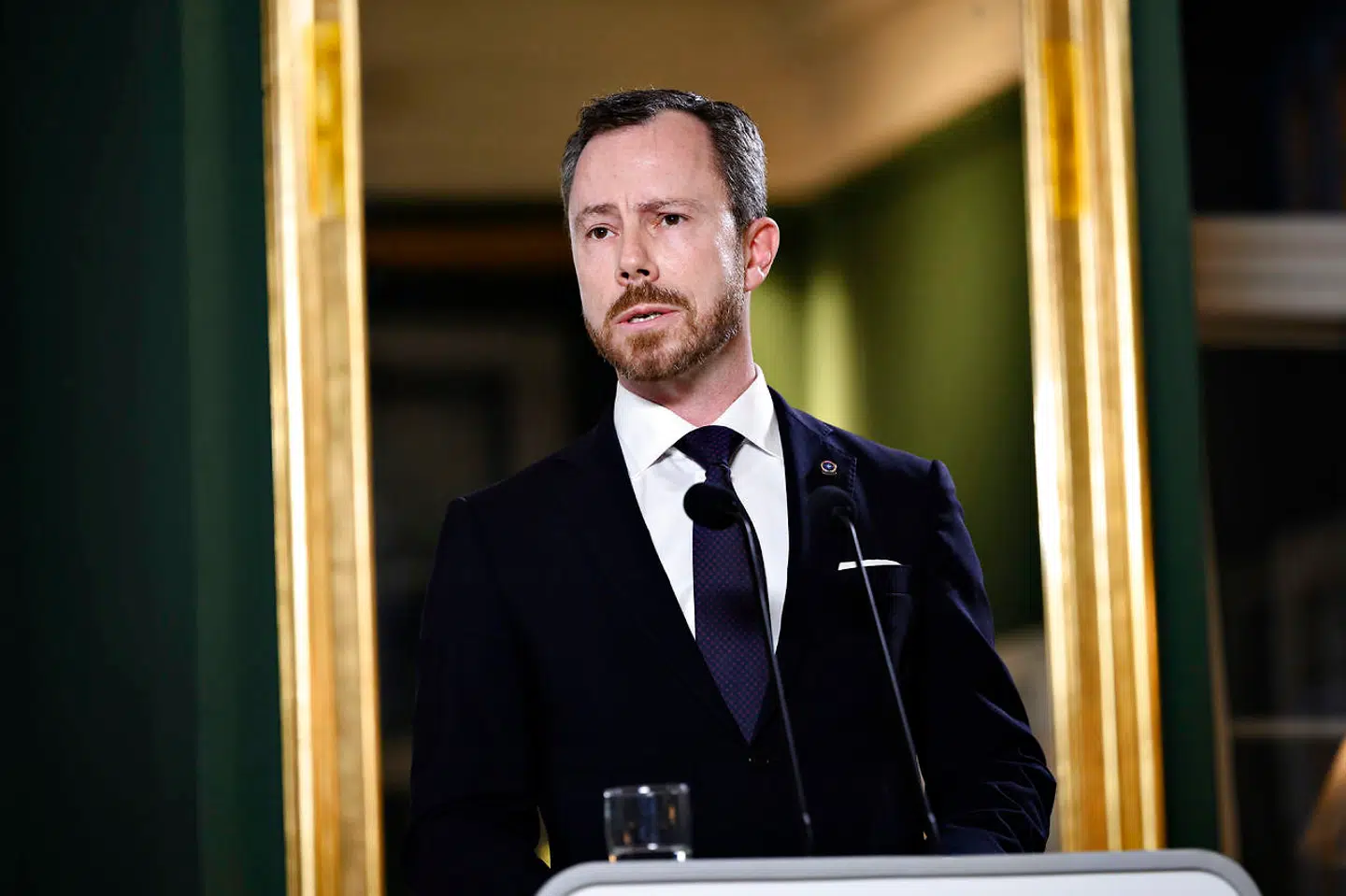 (ARKIV) Jakob Ellemann-Jensen (V), da finansministeren sammen med skatteministeren og aftalepartierne Venstre, Radikale Venstre, Socialistisk Folkeparti og Det Konservative Folkeparti afholder pressemøde om aftale om grøn skattereform i Finansministeriet i København, tirsdag den 8. december 2020..Venstre går ind for rigsretssag mod Inger Støjberg, hvis en undersøgelse ikke leverer klar konklusion. Svag formand kan ikke røre Støjberg, mener kommentator. Det skriver Ritzau, mandag den 28. december 2020.. (Foto: Philip Davali/Ritzau Scanpix)