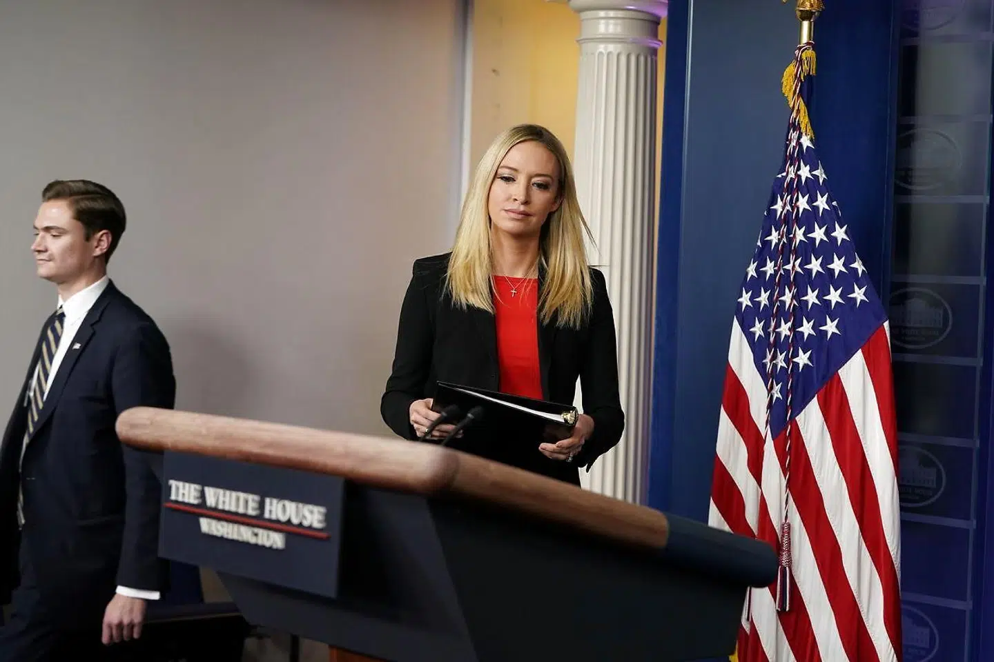Donald Trump fordømmer voldelige optøjer ved USAs Kongres, og de personer, der stod bag, skal retsforfølges, siger talskvinde Kayleigh McEnany i Det Hvide Hus.