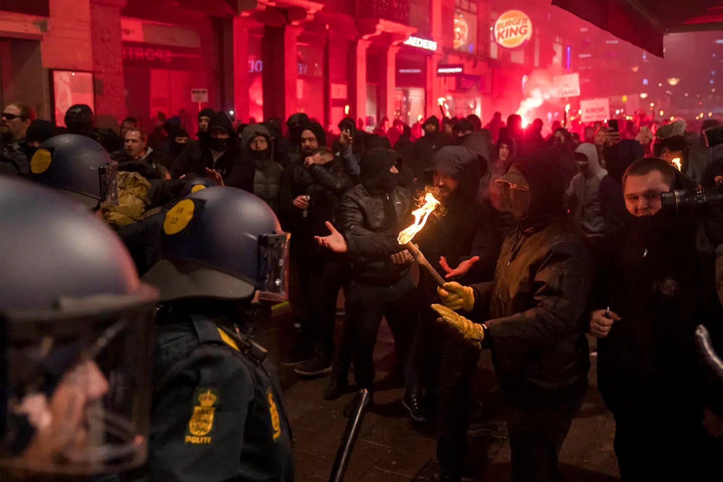 Stor demonstration i København arrangeret af Men In Black, Denmark.