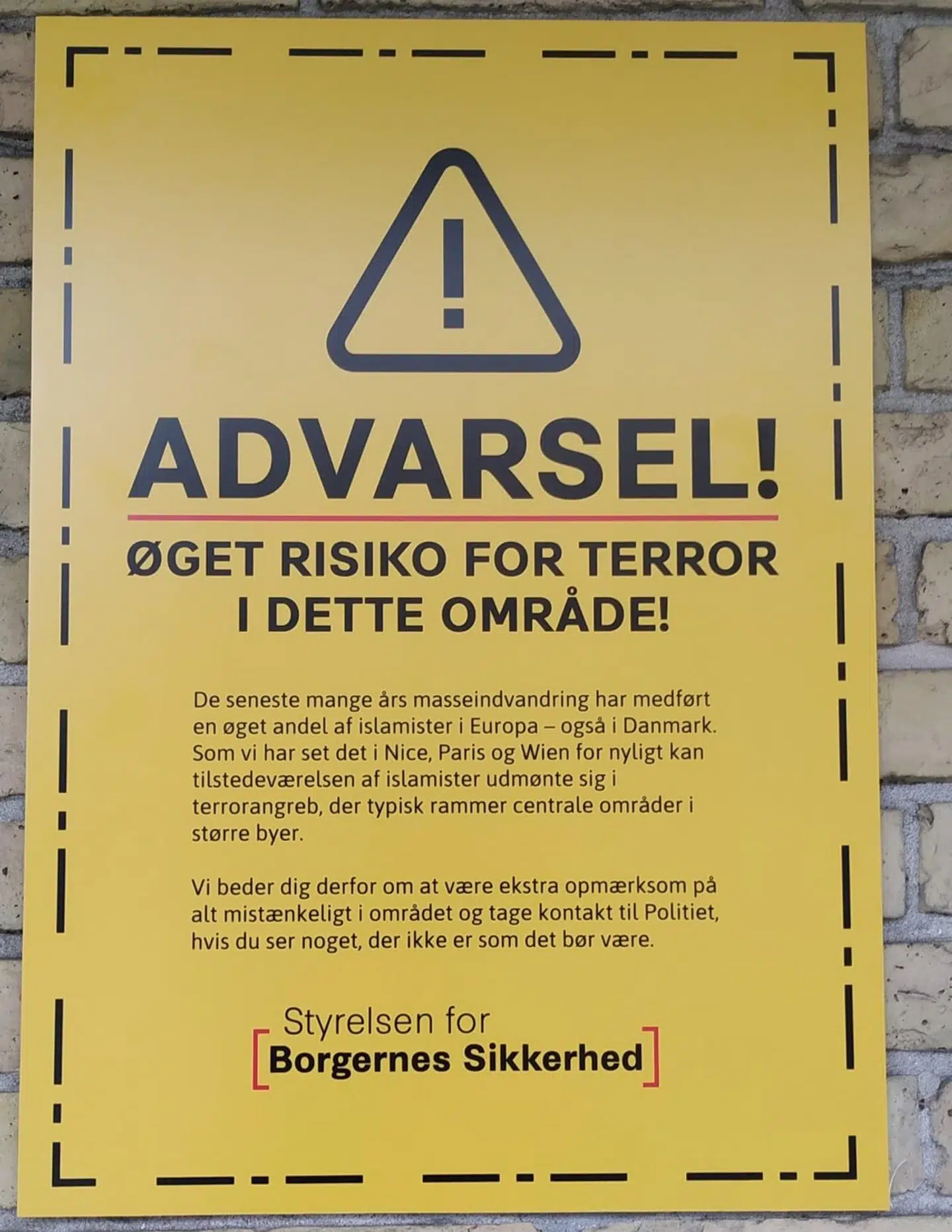Sådan ser skiltet ud, som Line Bertelsen så på Aarhus Hovedbanegård.