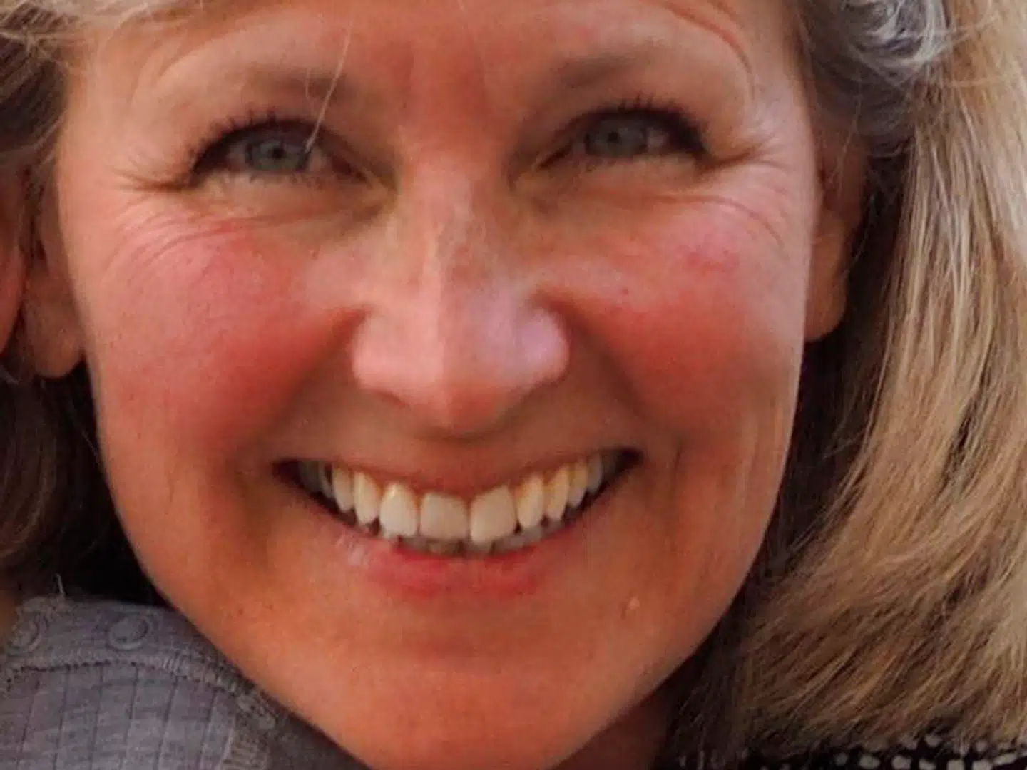 Den 56-årige mand, der er tiltalt for drabet på Charlotte Asperud i hendes hjem i Tisvildeleje, har tidligere lavet stribevis af indbrud i Nordsjælland – blandt andet ganske tæt på gerningsstedet for drabet.