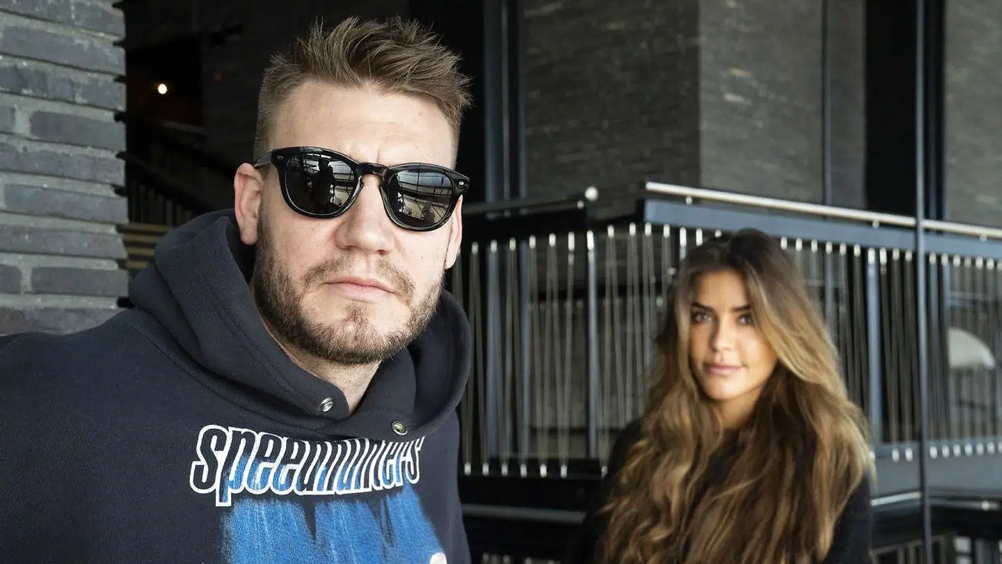Nicklas Bendtner og Philine Roepstorff er fortsat i Dubai.