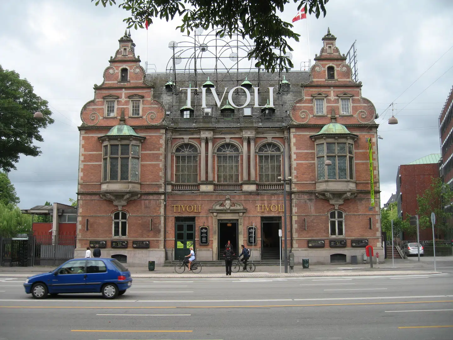 H.C. Andersen Slottet set fra gaden. Kælderen bliver omdannet til et hjemsøgt hus, hvor man kan få sig et godt gys.