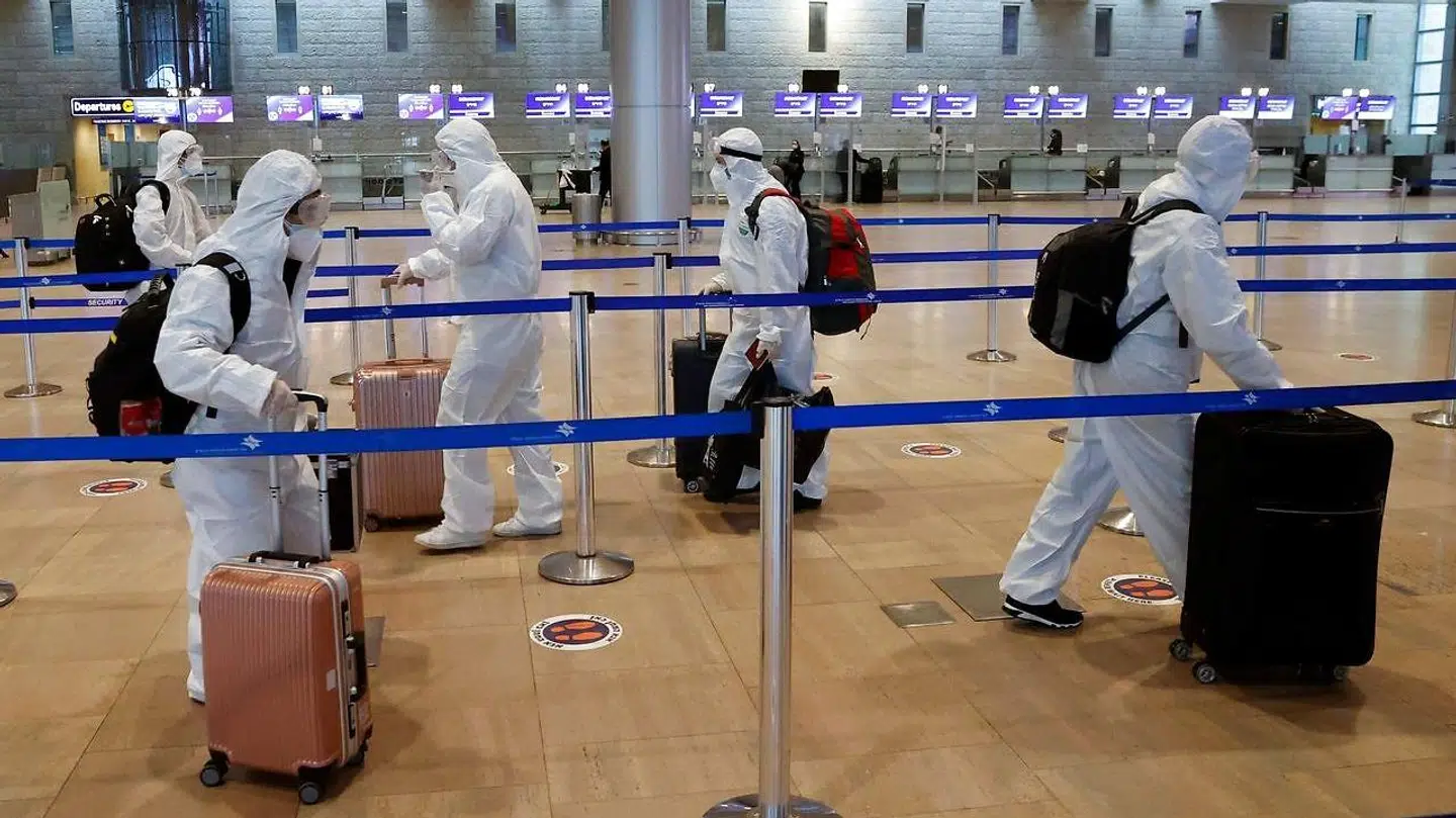 Her ses kinesiske passagerer i lufthavnen Ben Gurion i Tel Aviv, Israel. 19. januar 2021.