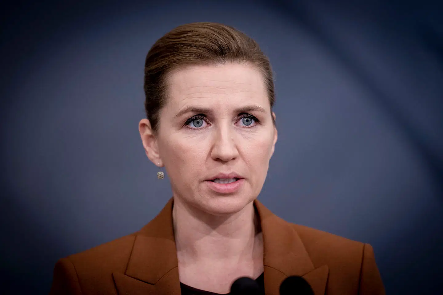 Statsminister Mette Frederiksen tjener lidt over 1,6 millioner kroner om året. Dertil kommer en lukrativ ministerpension og en et skattefrit tilæg. (Foto: Liselotte Sabroe/Ritzau Scanpix)