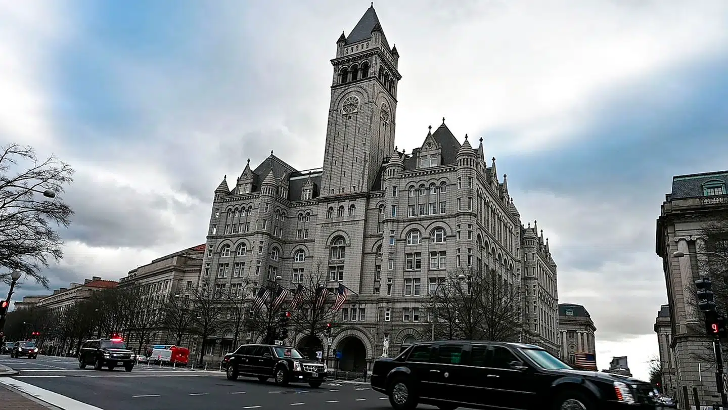 Trump International Hotel har tidligere været hovedkontor for postvæsenet. Donald Trump har lejet sig ind i bygningen.