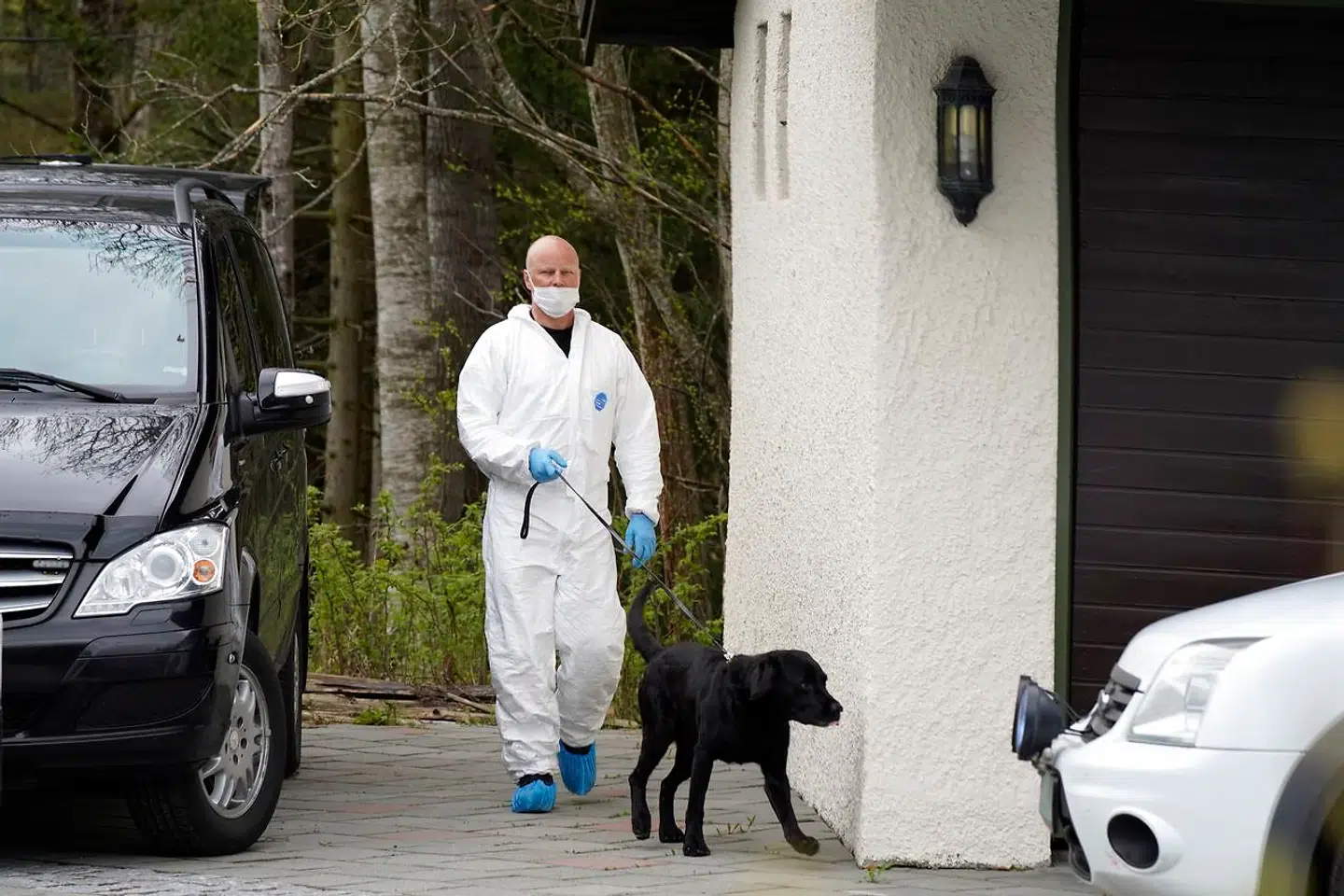 Hagen-parrets villa i Lorenskog ved Oslo er gentagne gange blevet undersøgt af kriminalteknikere i jagten på at løse gåden om Anne-Elisabeth Hagens forsvinden.