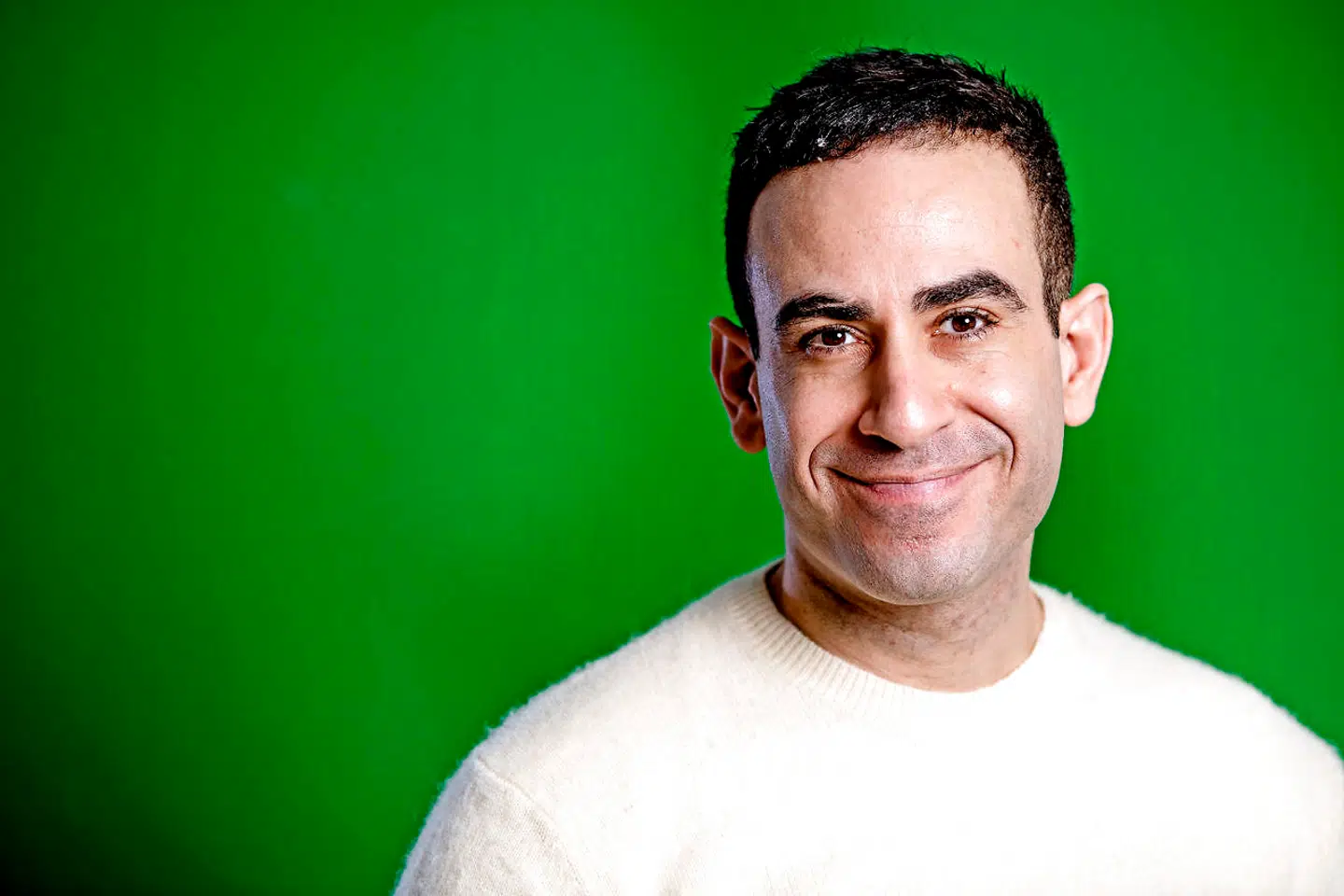 I dag er han populær vært på 'Go' aften Live', men der har været mange bump på vejen dertil for Abdel Aziz Mahmoud.
