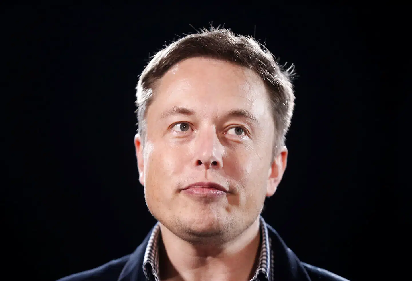 Teslas direktør Elon Musk tror på bitcoin og har for nylig investeret intet mindre end 1,5 milliarder dollar i kryptovalutaen. Siden investeringen mandag blev offentliggjort er én enkelt bitcoin steget til at være knap 260.000 kroner værd.