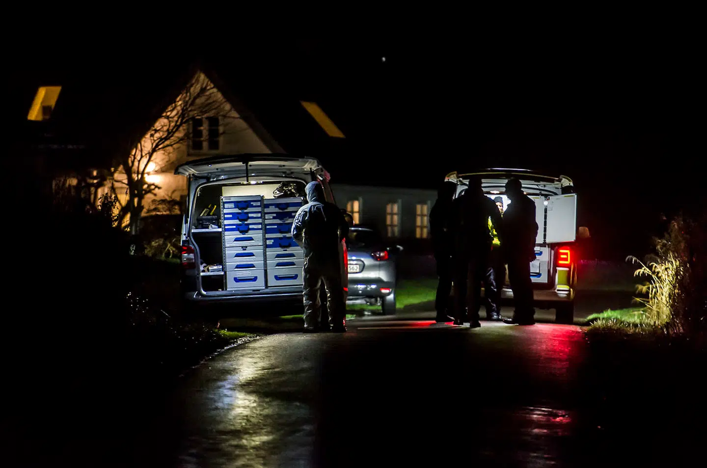 Politi ved bosted i Fårevejle, hvor en 29-årig mand blev dræbt onsdag 30. december 2020. (Foto: Jokum Tord Larsen/Ritzau Scanpix)
