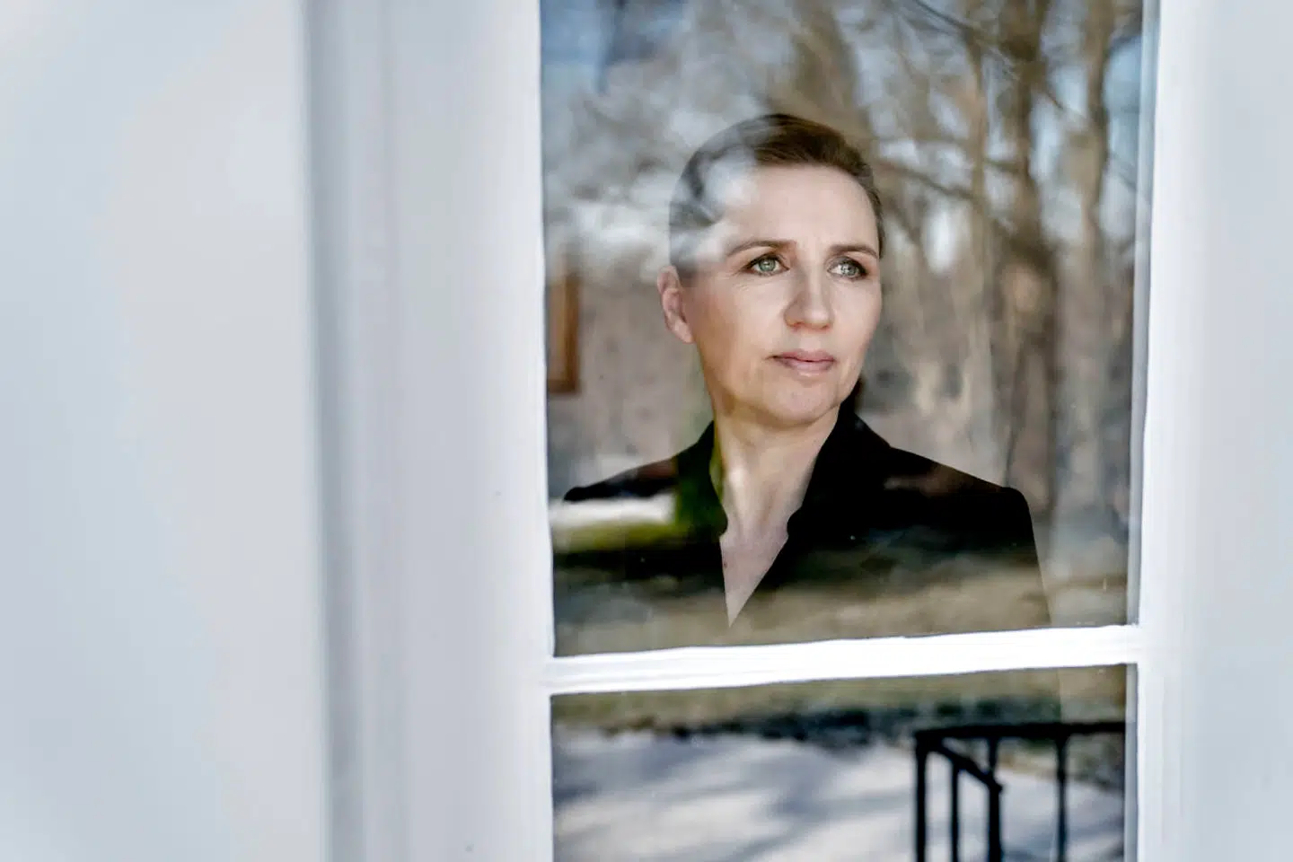 Statsminister Mette Frederiksen (S) fotograferet på Marienborg. I et stort interview med Berlingske siger hun, at alle danskere skal lade sig teste for virus »et par gange om ugen« fremover, hvilket bliver en helt central del af strategien mod coronasmitte.